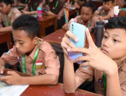 Bocah Cicantayan Sukabumi Kecanduan Gadget, Dunia Digital Menelan, Putus Sekolah Tanpa Arah