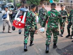 PULUHAN Warga Kembalikan Hasil Jarahan, Barang Sri Mulyani Bercecer di Pinggir Jalan