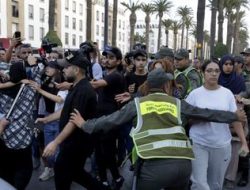 Demo Maroko Mobil Polisi Tabrak Demonstran, Kericuhan Menjalar