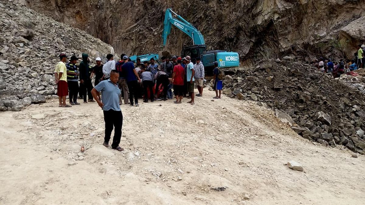 Longsor Tambang Batu Kapur