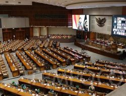 Momen Polantas Rapat Bareng DPR Kompak Pakai Rompi Hijau Stabilo