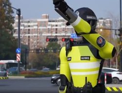 Aksi Robot Polantas China Bisa Atur Jalan sampai Tegur Pelanggar Lalu Lintas