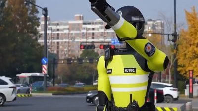 Aksi Robot Polantas China