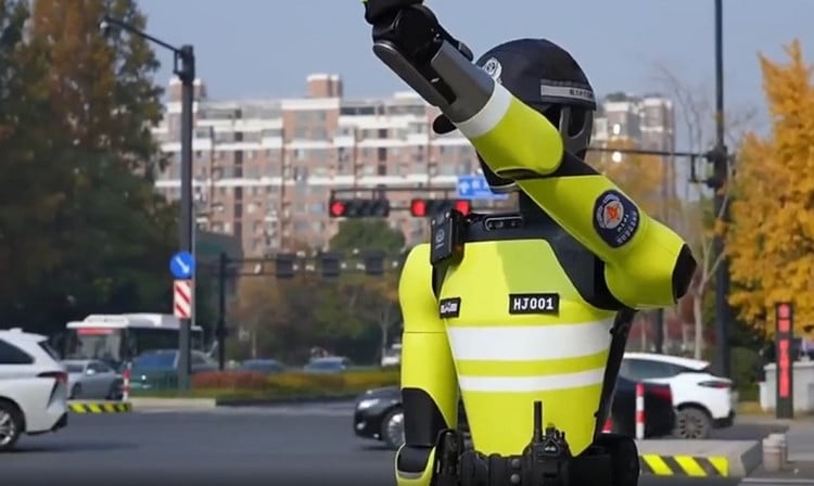 Aksi Robot Polantas China