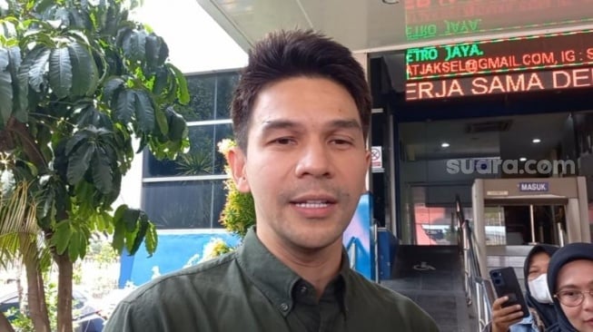 Jonathan Frizzy Bebas