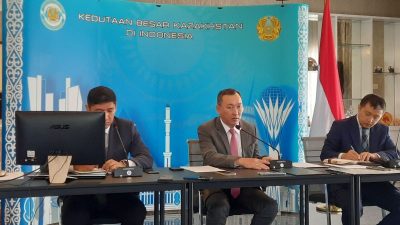 Kazakhstan Sahkan Konstitusi