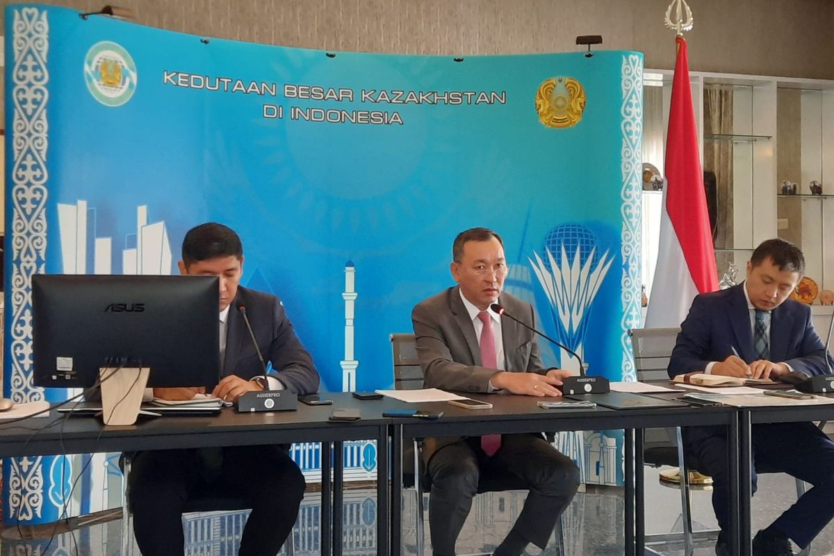 Kazakhstan Sahkan Konstitusi