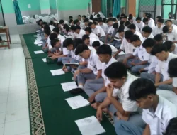 Cara Pelajar di Tasikmalaya Berburu Berkah Lewat Kitab Kuning