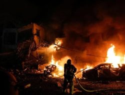 Serangan Rudal Cluster Iran Gempur Israel Hantam SPBU di Tel Aviv