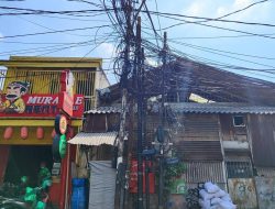 Kabel Semrawut di Kalideres Menjuntai ke Atap Warga Takut Rumahnya Kebakaran